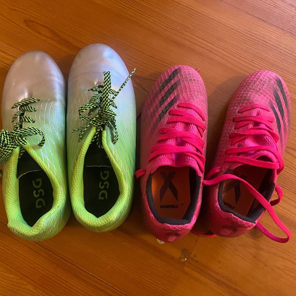 Girls soccer cleats size 1